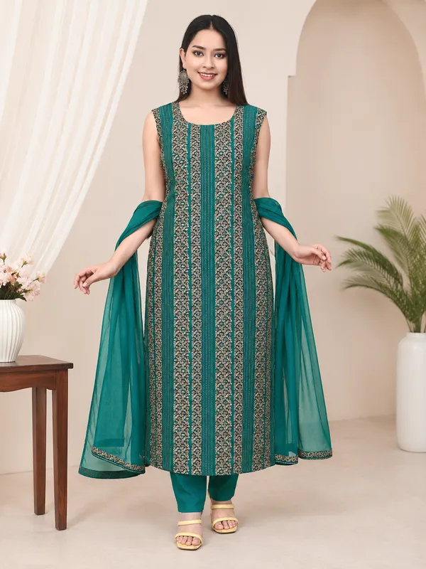 Teal_Rayon_Cotton_Sleeveless_Anarkali_Suit_Set_For_Women