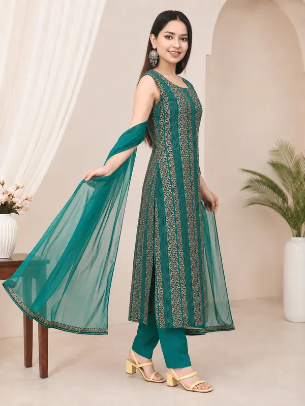 Teal_Rayon_Cotton_Sleeveless_Anarkali_Suit_Set_For_Women