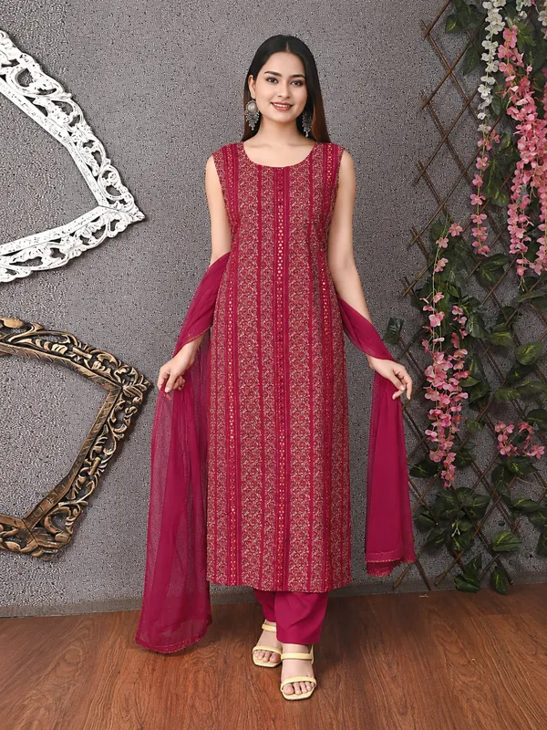 Maroon_Rayon_Cotton_Sleeveless_Straight_Kurta_Set_With_Dupatta_For_Women