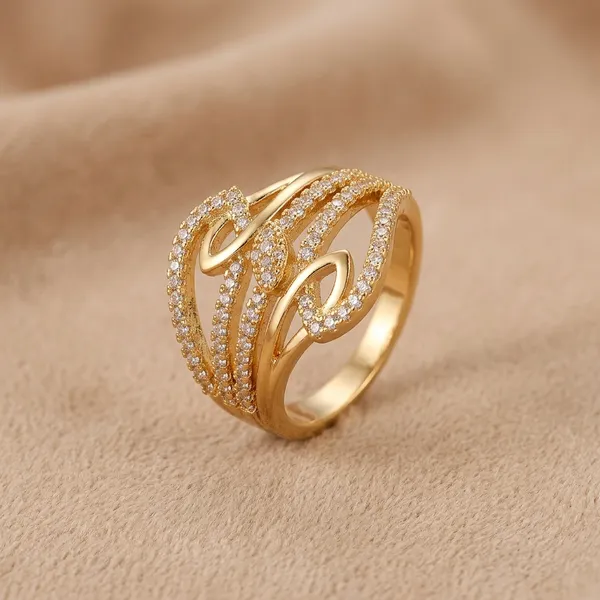 Gold_Crystal_Studded_Floral_Ring_For_Women