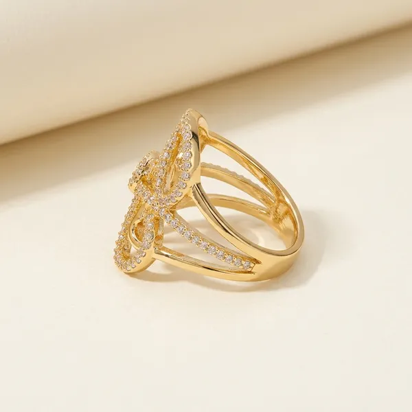 Gold_Crystal_Studded_Floral_Ring_For_Women
