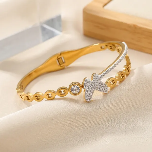 Gold_Cz_Butterfly_Charm_Bracelet_For_Women