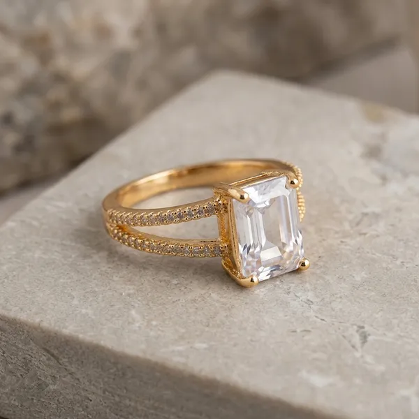 Gold_Crystal_Stone_Split_Band_Ring_For_Women