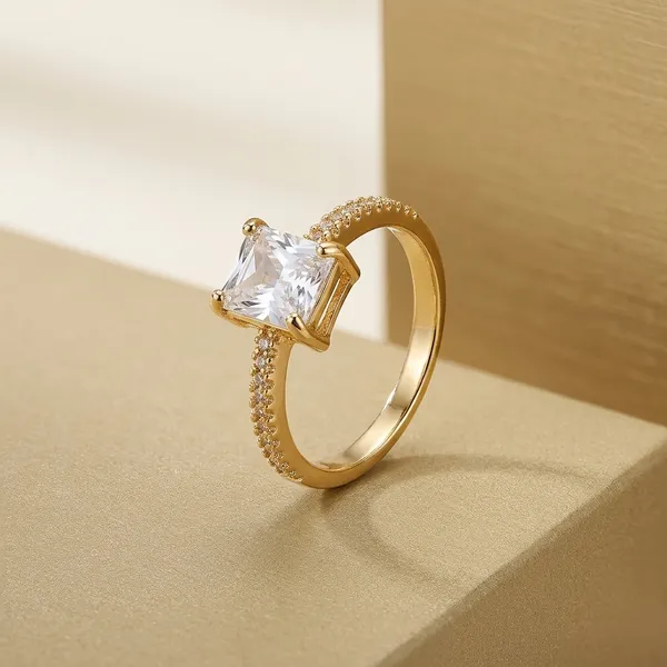 Gold_Crystal_Stone_Split_Band_Ring_For_Women