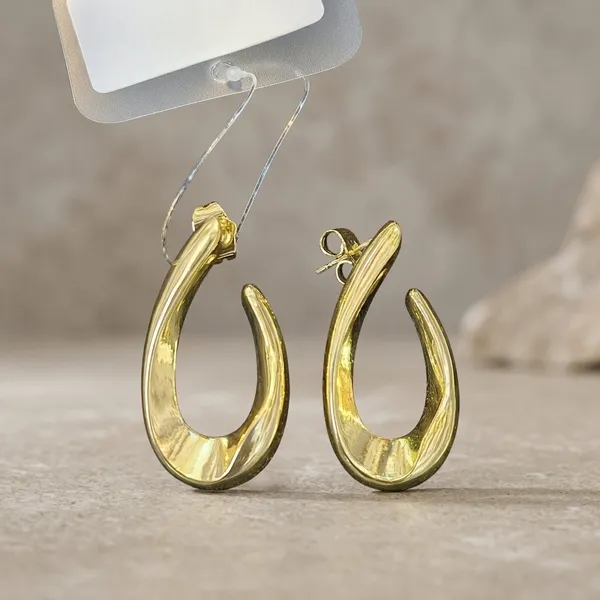 Gold_Metallic_Elongated_Teardrop_Hoop_Earrings_For_Women
