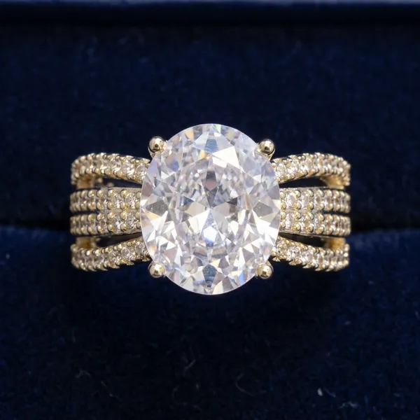 Gold_White_Crystal_Pave_Oval_Cocktail_Ring_For_Women