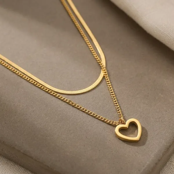Gold_Layered_Heart_Pendant_Chain_Necklace_For_Women