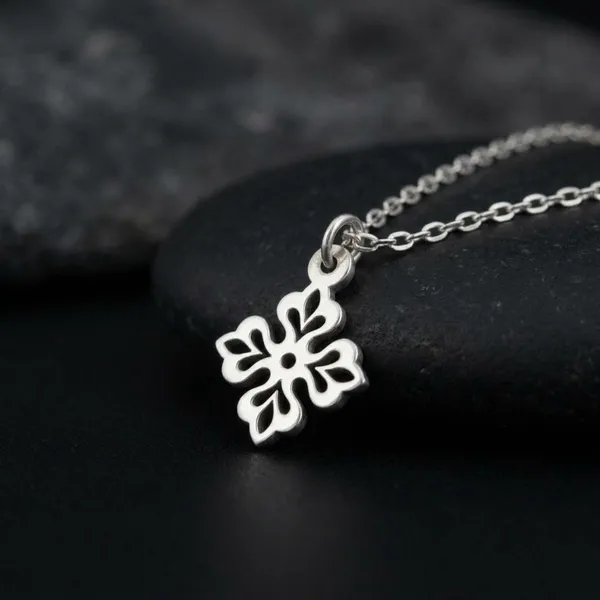 Silver_Sterling_Enchanted_Clover_Pendant_For_Women