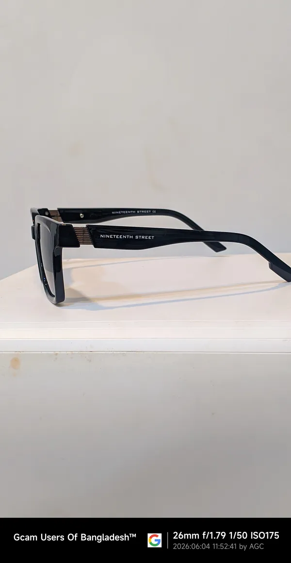 Black_Wayfarer_Sunglasses_With_Gradient_Lenses