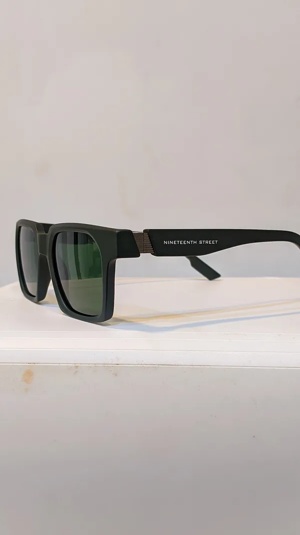 Black_Matte_Finish_Square_Frame_Sunglasses_With_Green_Lenses
