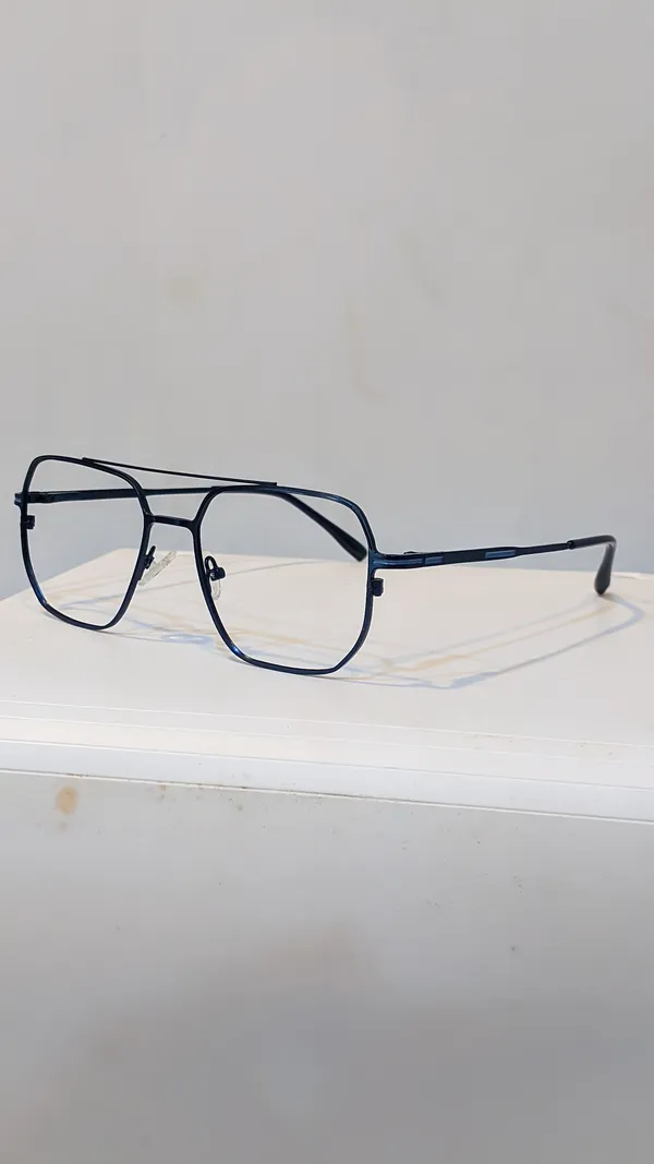 Black_Metal_Aviator_Eyeglasses_With_Clear_Lenses