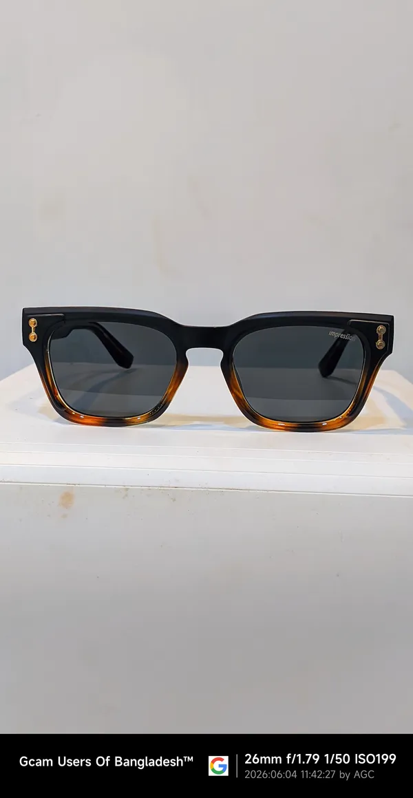 Black_And_Brown_Gradient_Wayfarer_Sunglasses_With_Gold_Accents
