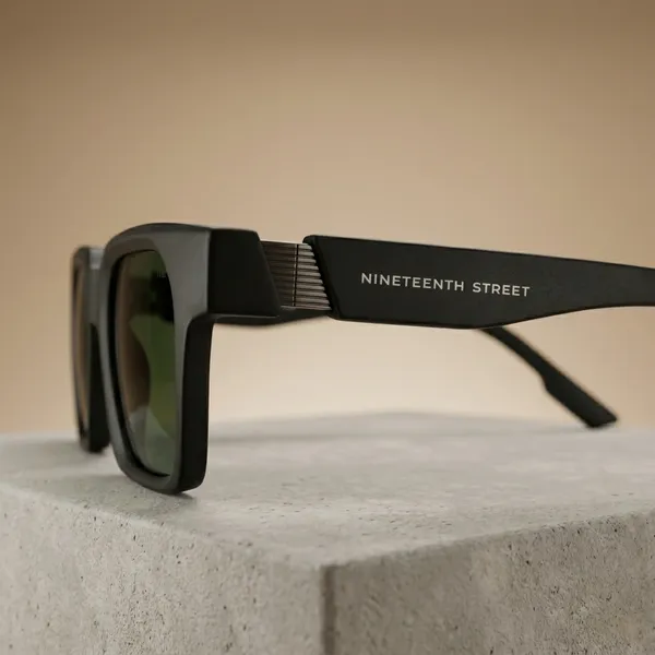 Black_Matte_Finish_Square_Frame_Sunglasses_With_Green_Lenses
