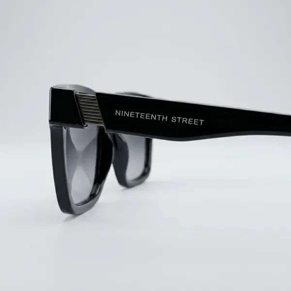 Black_Wayfarer_Sunglasses_With_Gradient_Lenses