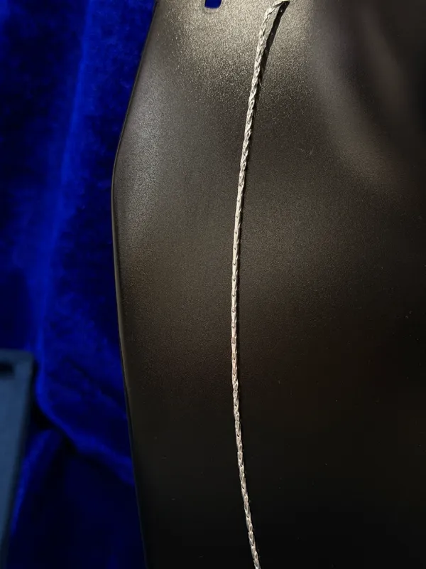 Silver_double_contrast_stitched_chain_for_unisex