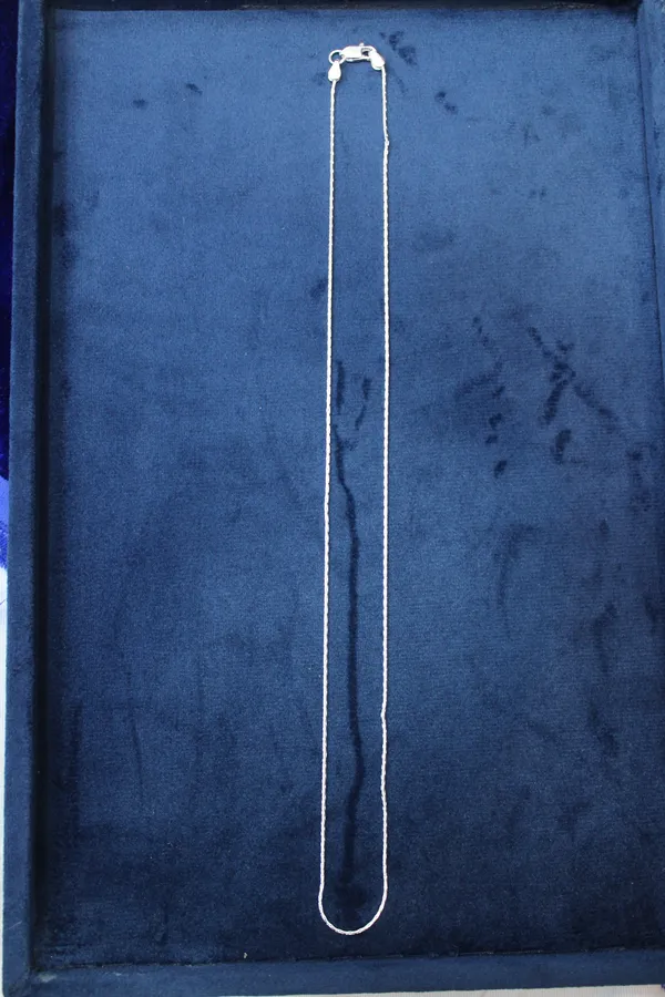 Sterling_Silver_Fine_Link_Chain_For_Unisex
