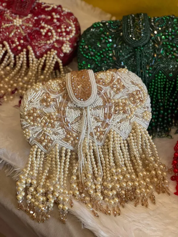 Golden_And_White_Suede_Beaded_Pearl_Tassel_Clutch_Bag_For_Women