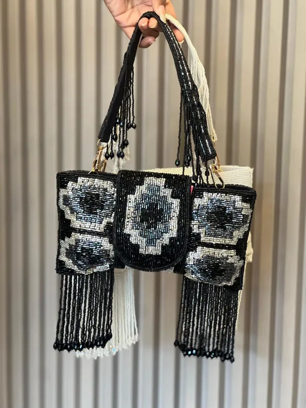 Handcrafted__Bead_Evening_Clutch