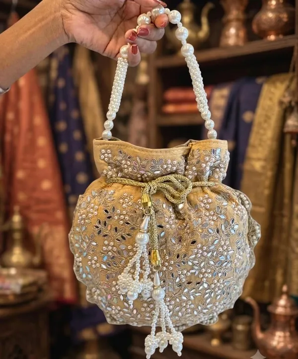 Embroidered_Festive_Potli