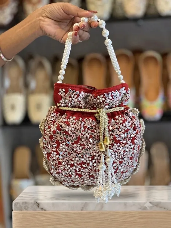 Embroidered_Festive_Potli