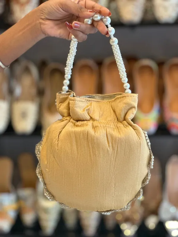 Embroidered_Festive_Potli
