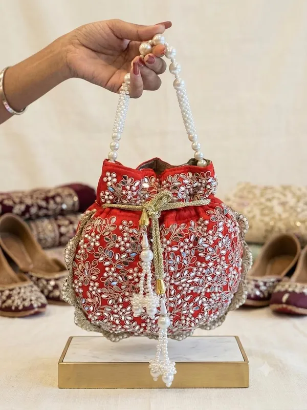 Embroidered_Festive_Potli