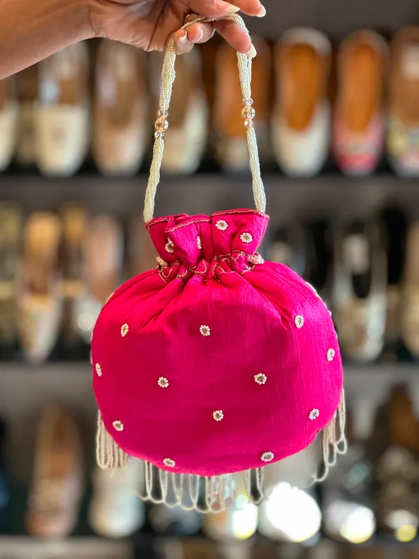 Embroidered_Potli_with_Tessels