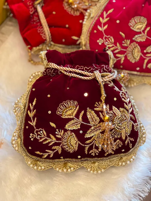 Embroidered_Velvet_Potli_Bag