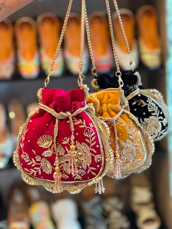 Embroidered_Velvet_Potli_Bag
