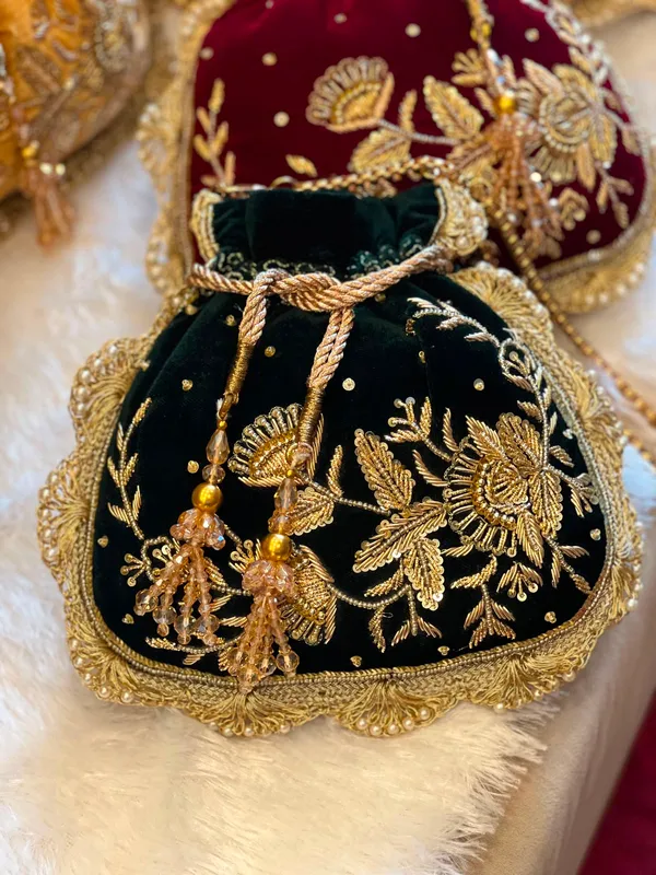 Embroidered_Velvet_Potli_Bag