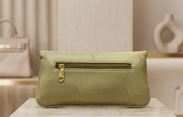 Leaf_Crystal_Buckle_Clutch_Bag