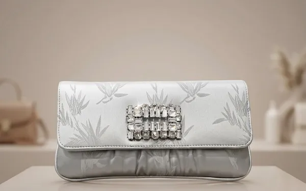 Leaf_Crystal_Buckle_Clutch_Bag