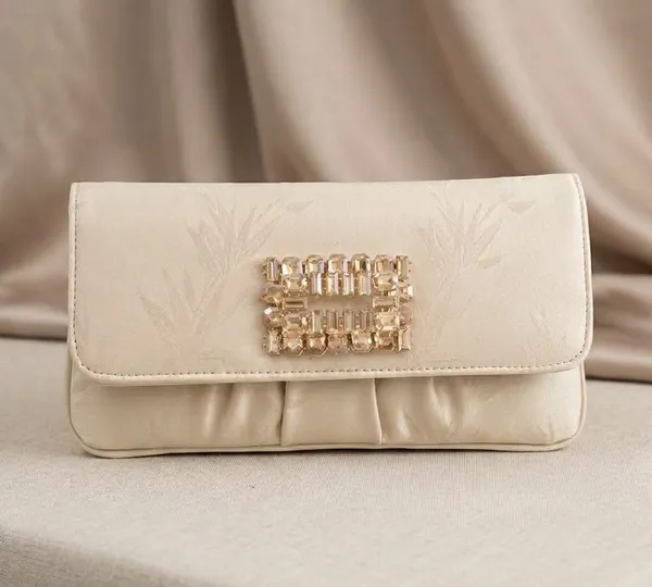 Leaf_Crystal_Buckle_Clutch_Bag