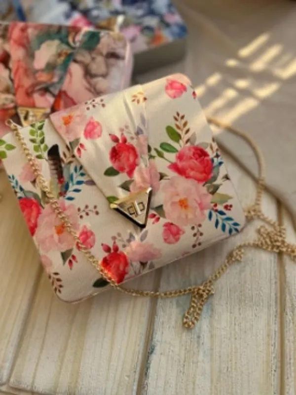 Floral_Printed_Envelope_Clutch