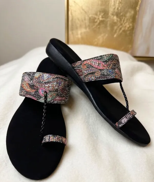 Black_Women's_Flat_Kolhapuri_Footwear