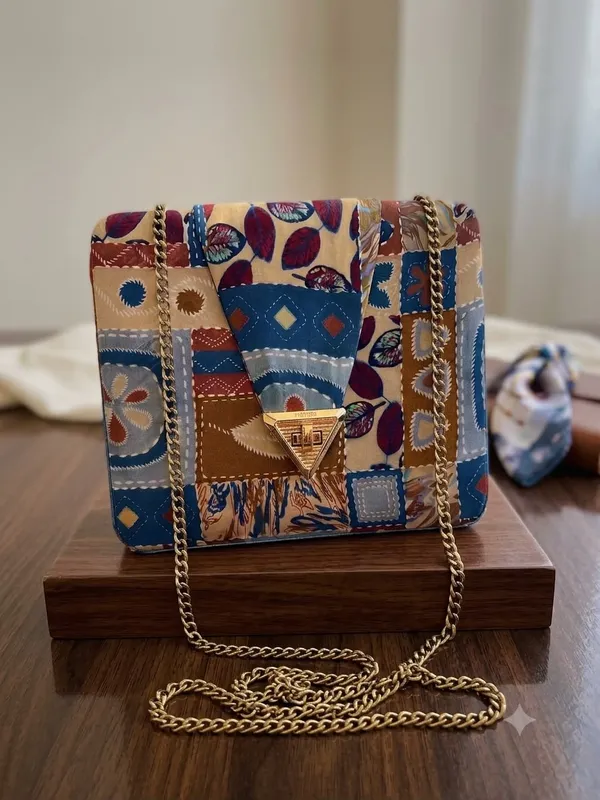Floral_Printed_Envelope_Clutch