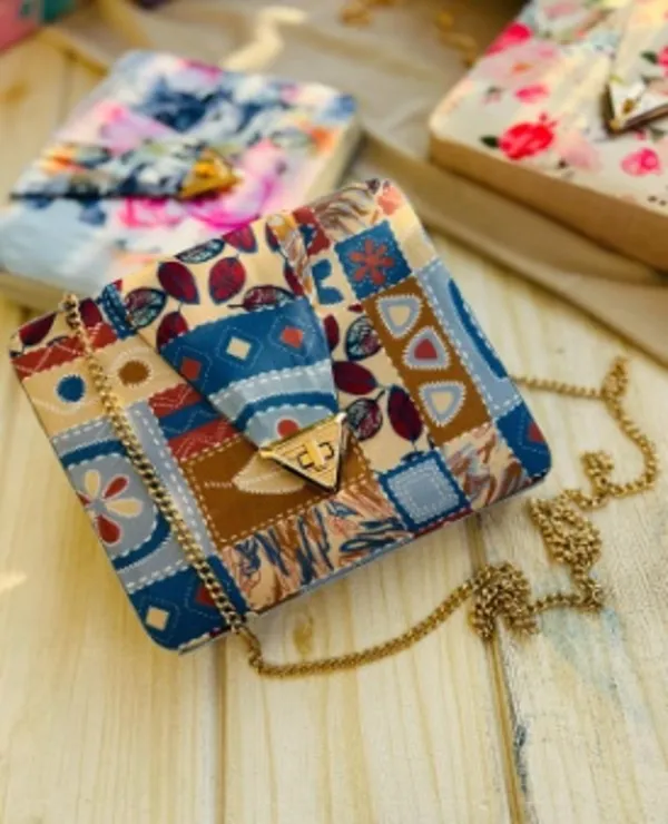 Floral_Printed_Envelope_Clutch