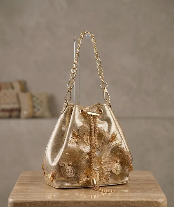 Handcrafted_Bucket_Bag