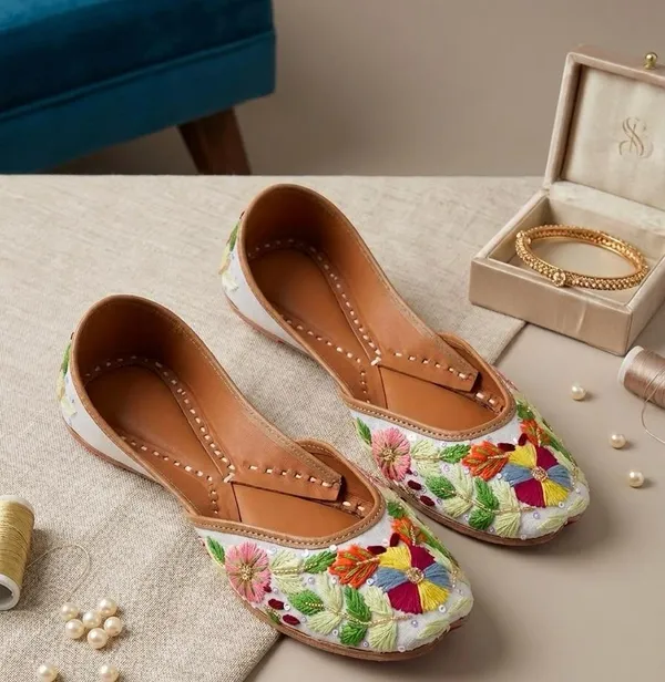Floral_Tassel_Punjabi_Jutti