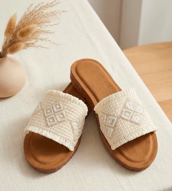 White_Women's_Flat_Footwear