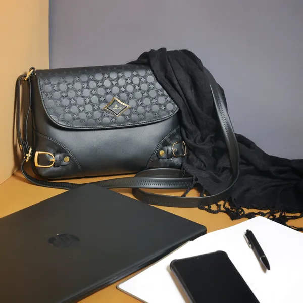 Classic_Black_Sling_Bag