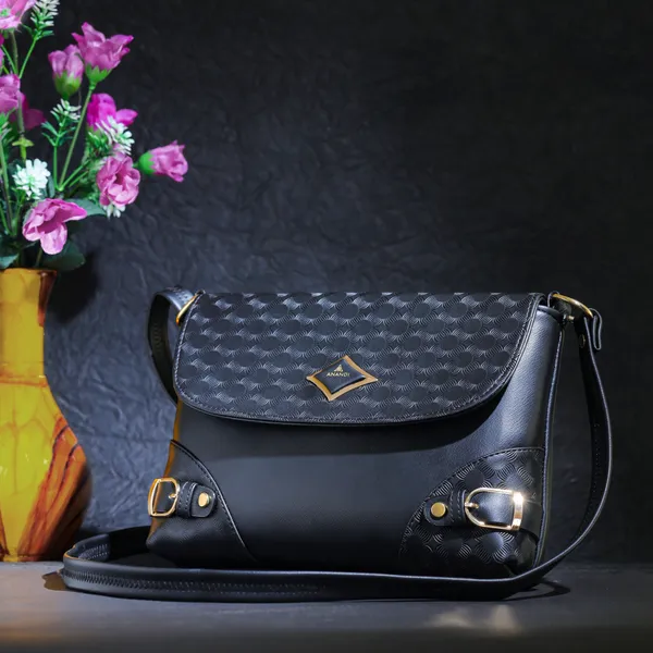 Classic_Black_Sling_Bag