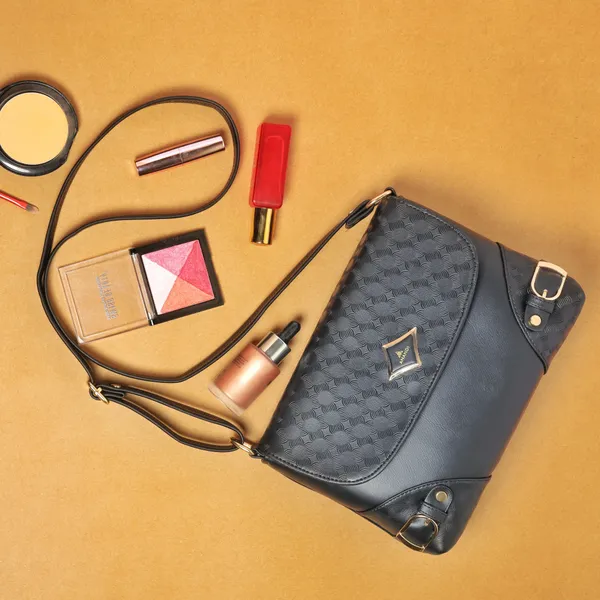 Classic_Black_Sling_Bag