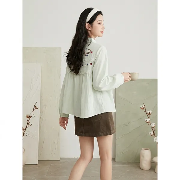 White_Cotton_Embroidered_Floral_Collared_Top_For_Women