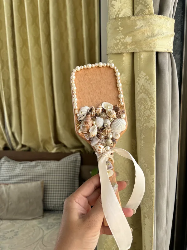 Pearl_White_And_Beige_Resin_Premium_Mermaid_Style_Hair_Brush
