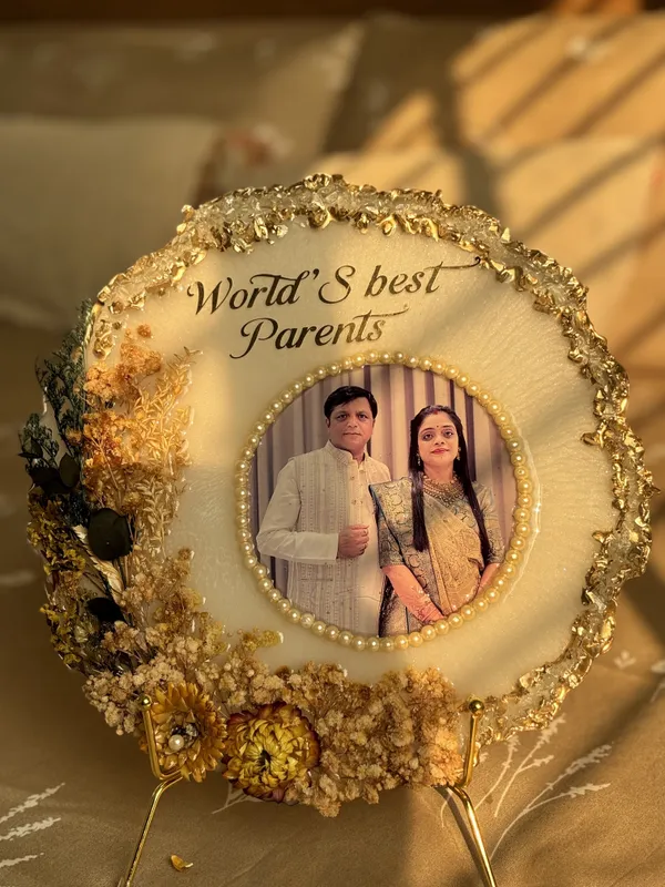 Beige_And_Yellow_Resin_Premium_Photo_Frame