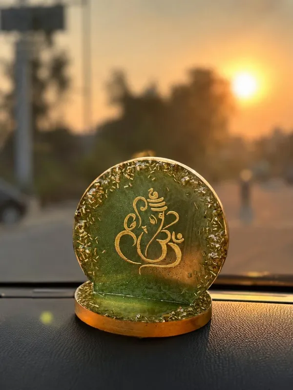 Handcrafted_Ganesha_Dashboard_Décor_–_A_perfect_blend_of_spirituality,_elegance,_and_positive_energy_for_every_journey