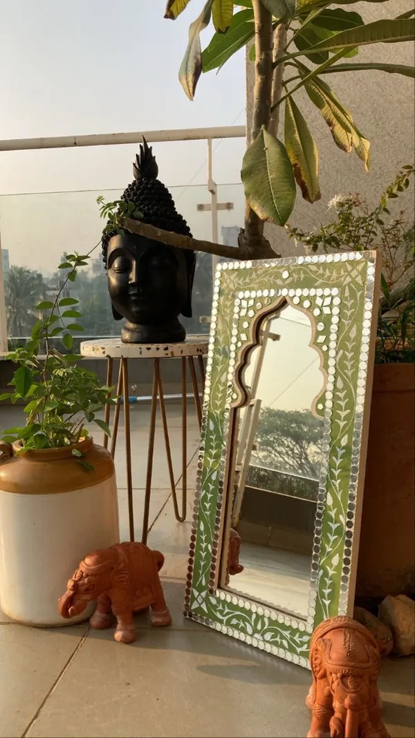 Green_And_White_Mirror_Premium_Decorative_Mirror