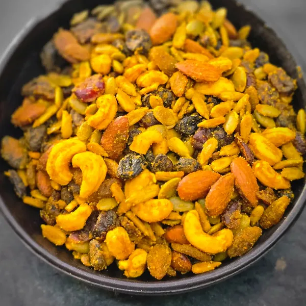 Premium_Mixed_Dry_Fruits_Trail_Mix_Chiwdo