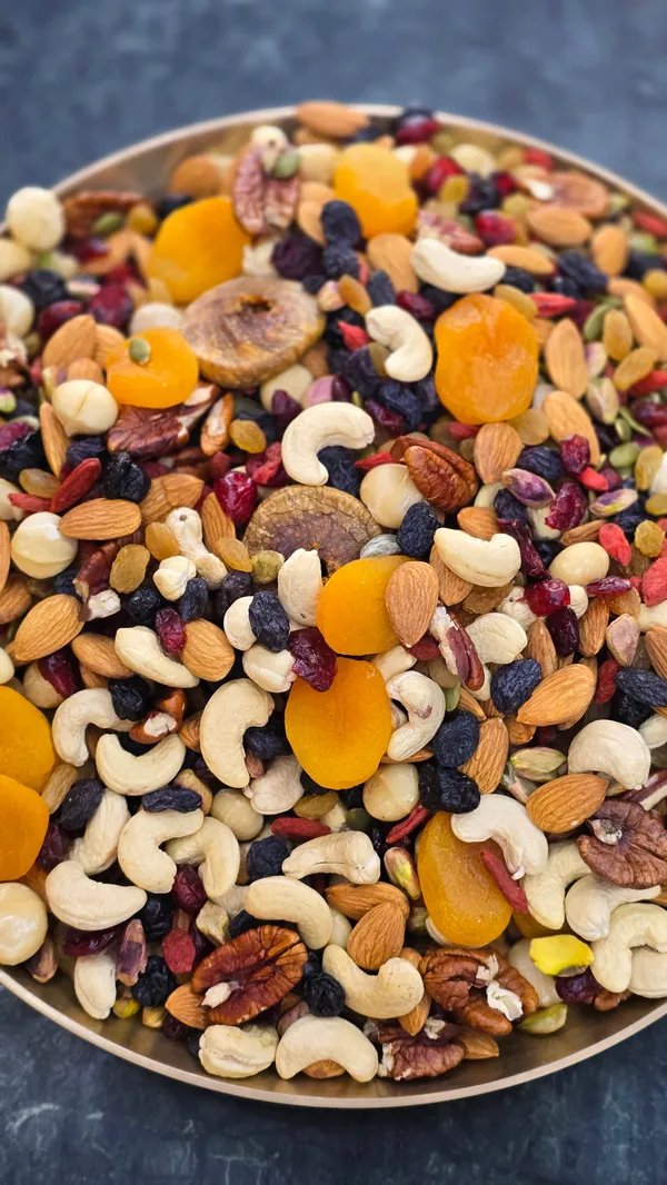 Premium_Dry_Fruit_Mix_with_Cashew,_Almond,_Apricot_&_Berries